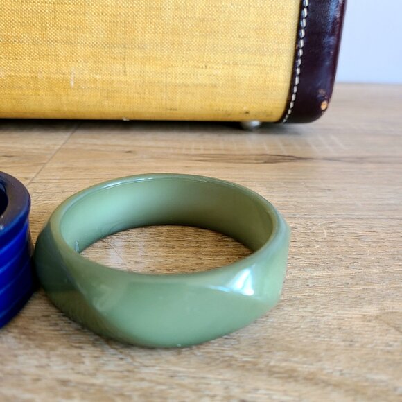 2 plastic chunky bangles. - Picture 5 of 9